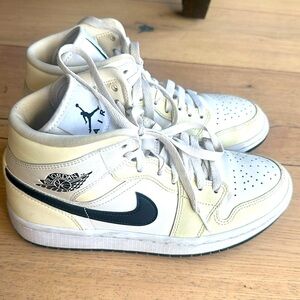 Nike Air Jordan Mid